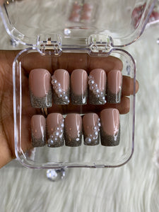 French Glitter w/ Pearls-press ons