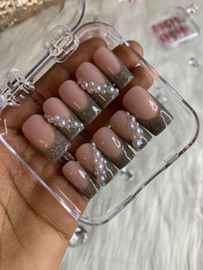 French Glitter w/ Pearls-press ons