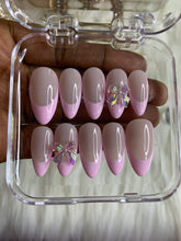 Load image into Gallery viewer, Pink French tips w/ a bow
